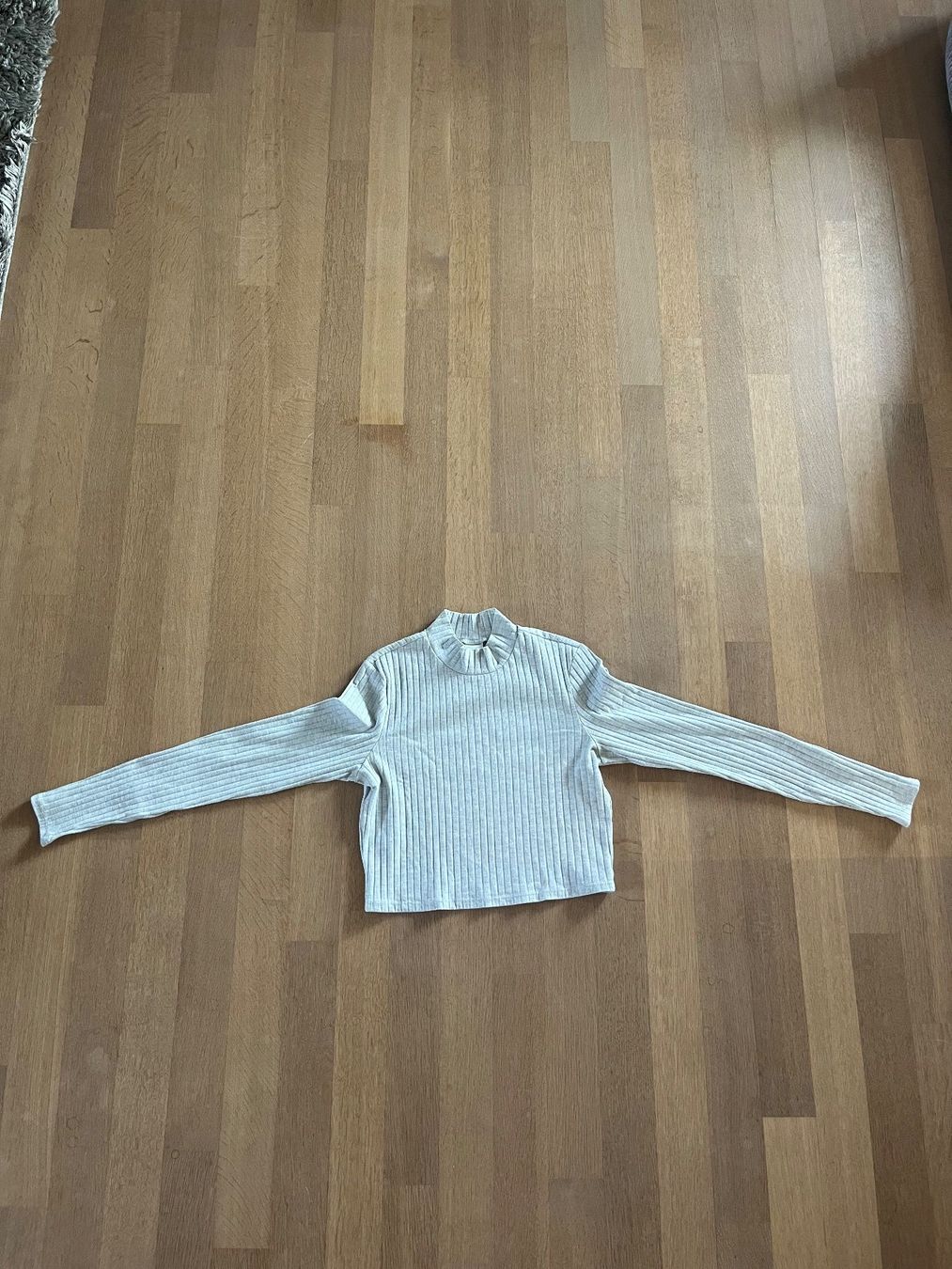 H&M Maglioni & Felpe: Pullover H&M Rippen Stehkragen Grau – Usato da Laupen BE venduto da lee_ym6v