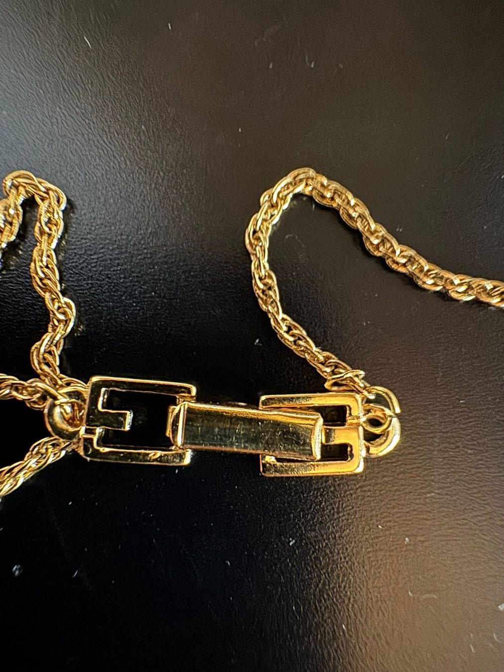 Givenchy Ketten: Givenchy Vintage Halskette goldfarben 40 cm – Gebraucht aus Winterthur von Dejv 6