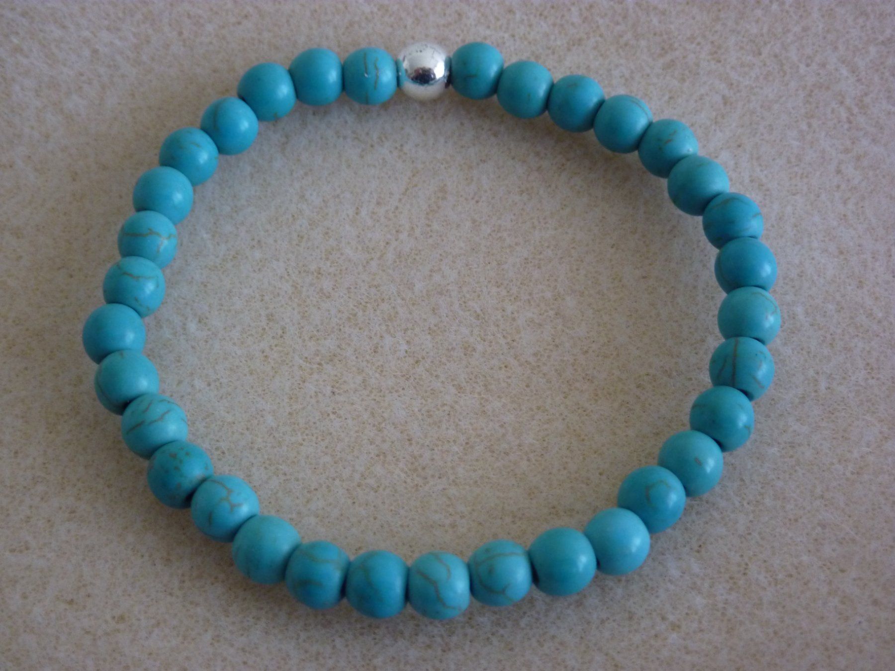 Bracciali & Braccialetti: Howlith Perlen - 6 mm -  Elast - Armband in Türkis – Usato da Hombrechtikon venduto da mincky 1