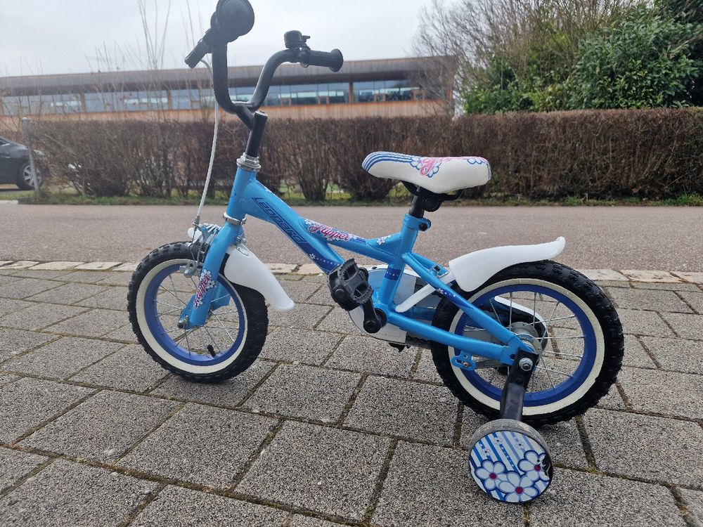 Vélos: Mädchenvelo 12 Zoll, Candy Flipper, blau weiss, top Zustand – D'occasion à Therwil par Buza