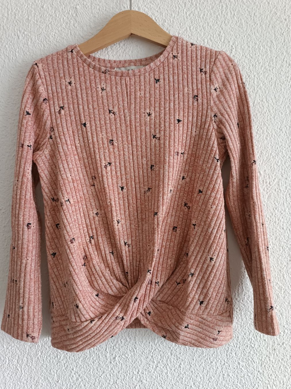 H&M Pulls et sweat-shirts: Pullover Mädchen Gr 116-122 – D'occasion à Binz par julijuli 4