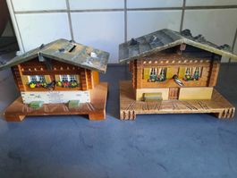 2 CHALETS- TIRELIRE, en BOIS
