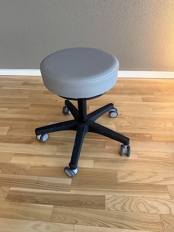 Hocker: Rollhocker «Poppi Dijon» mit Garantie – Neu (gemäss Beschreibung) aus Dübendorf von and_9y69 1