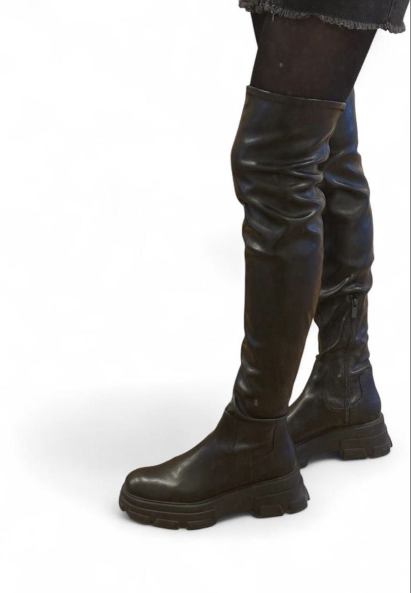 Damenschuhe: Schwarze Overknee-Stiefel, Grösse 40 – Gebraucht aus Koppigen von mrs_5gyj