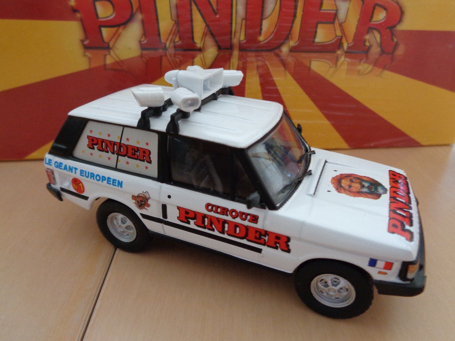 Land Rover Modellini d'auto: Altaya 1:43 Range Rover cirque Pinder – Nuovo e nell'imballaggio originale da Reconvilier venduto da rallycar 1