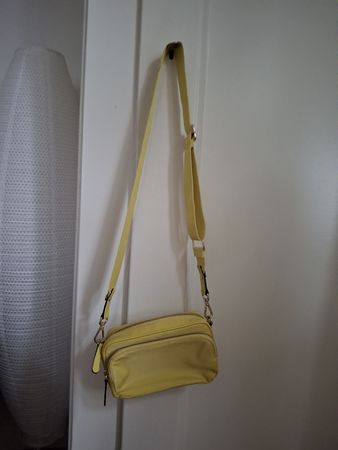 Sac jaune en tissu 
