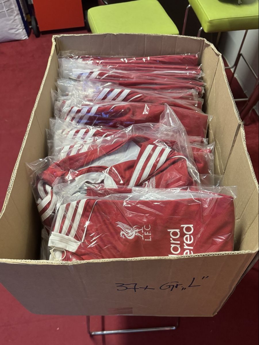 Adidas T-Shirts: T-Shirt Grösse  L neu 36 stk.  – Neu (gemäss Beschreibung) aus Schlieren von Freundlich02
