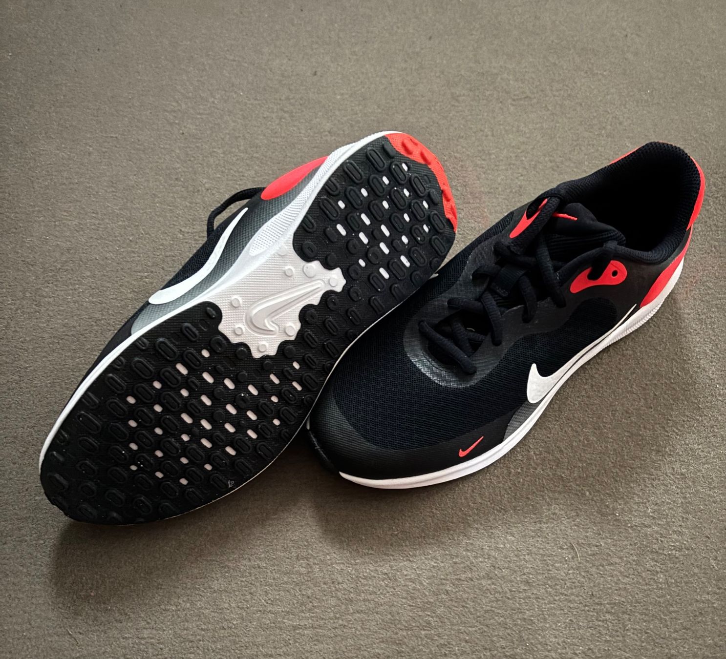 Nike Scarpe per ragazzi: Nike Training Schuhe 37.5 Neu! – Nuovo (secondo la descrizione) da Bennau venduto da Fury3 2