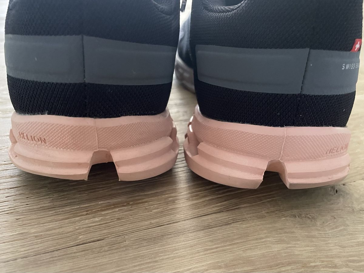 On Damenschuhe: On cloud Grösse 37.5 fast neu – Gebraucht aus Böbikon von dob_9y97 3