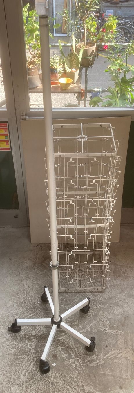 Equipement de magasin & Foires: Postkartenständer - drehbar – D'occasion à zürich par papalapa 2