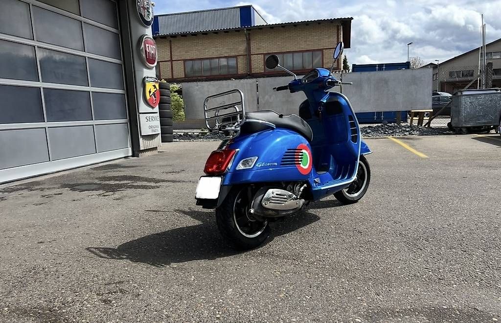 Scooters: Vespa 300 GTS Super Italia Akrapovic  – Gebraucht aus Embrach von Salvuzzo77 2