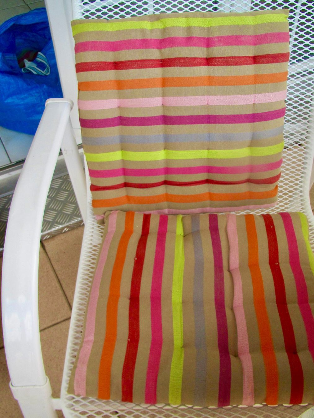 Cuscini: 4 COUSSINS DE JARDIN – Usato da Murten venduto da Selliot