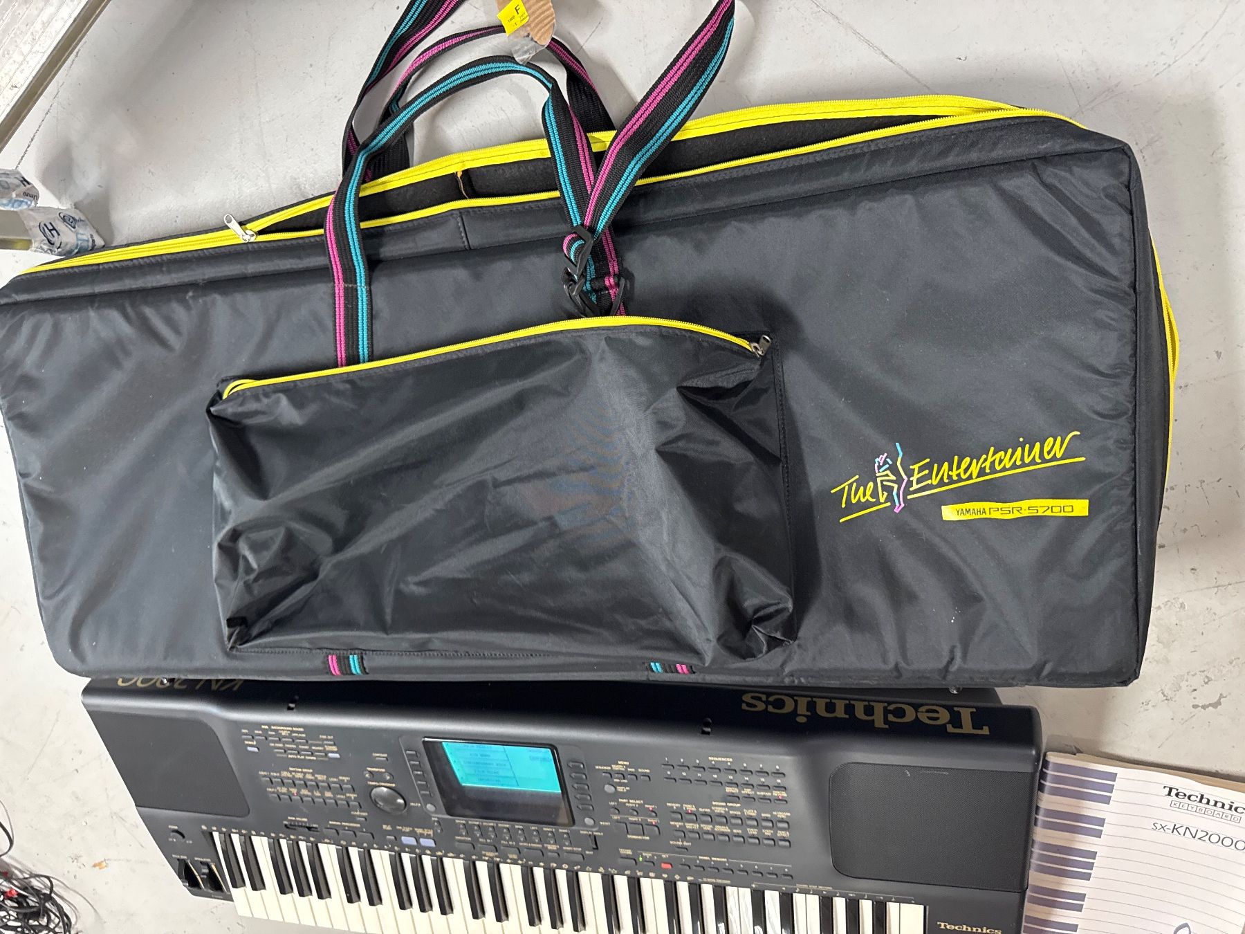Technics Strumenti musicali: Technics KN 2000 PCM Keyboard mit Tasche & Notenblatt – Usato da Dietlikon venduto da HighspeedUmzug 3