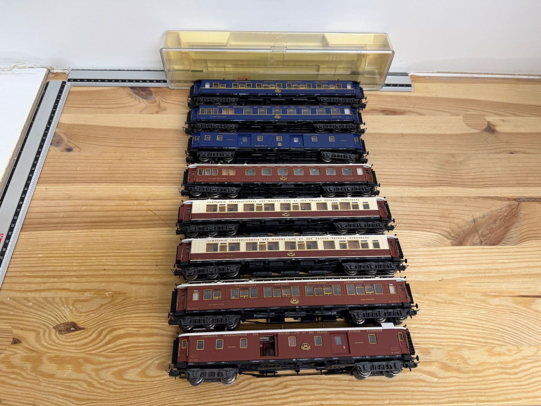 Trix Modellini di ferrovie: Spur H0 AC/DC Trix 8er Set Orient Express – Usato da Büsserach venduto da ModellbahnDepot