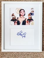 Dua Lipa - Original in-person Autogramm gerahmt