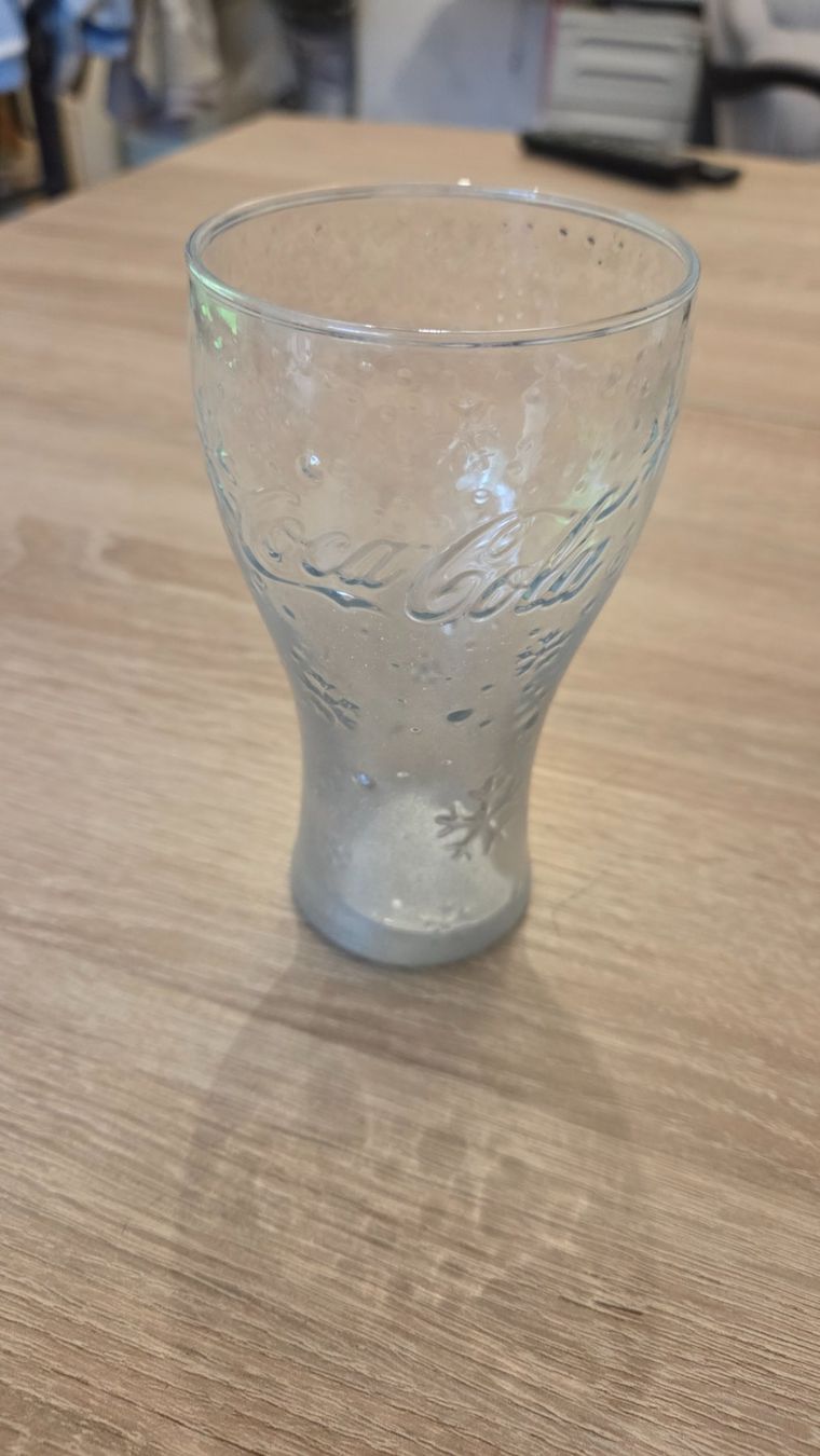 Coca-Cola Bicchieri: Coca-Cola Glas mit Schneeflockenmuster - Sommertrend 2023 – Usato da Adlikon b.Regensdf venduto da ChriZ86 1