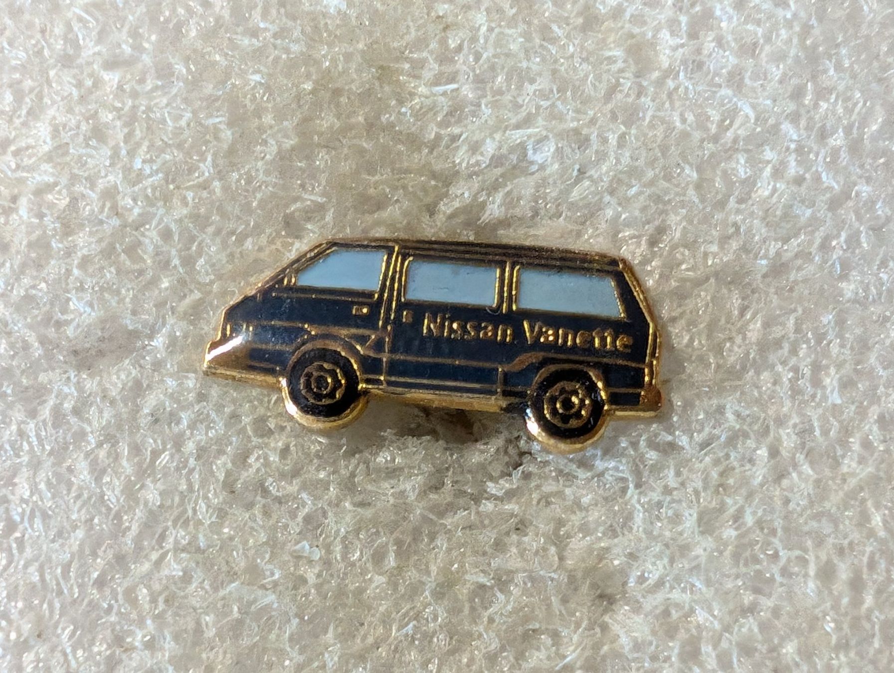 Placchette & Badge: Ansteckpin 159: Auto Nissan – Usato da Oppligen venduto da Pin-Fall-Shop