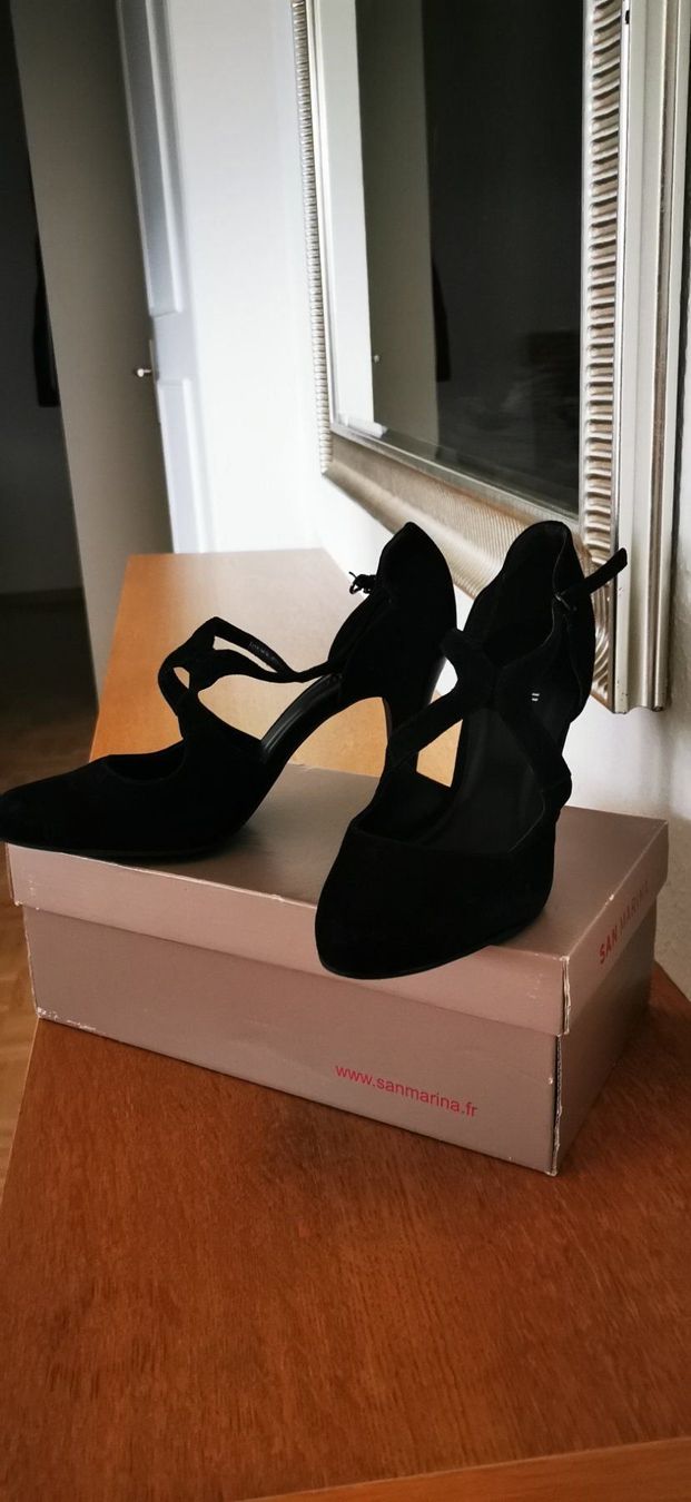 Scarpe da donna: Chaussures – Nuovo (secondo la descrizione) da Genève venduto da rescateCH 2