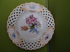 romantischer Wandteller Blumen Fraureuth durchbrochener Rand