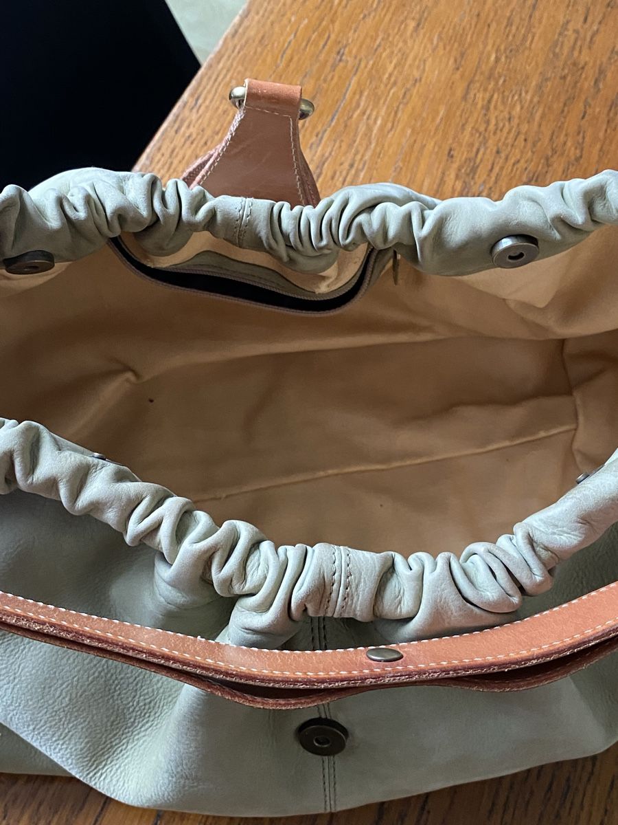 Taschen für Damen: Sac à main daim couleur vert bon état – Gebraucht aus St-Sulpice VD von yasmine.assaf 2