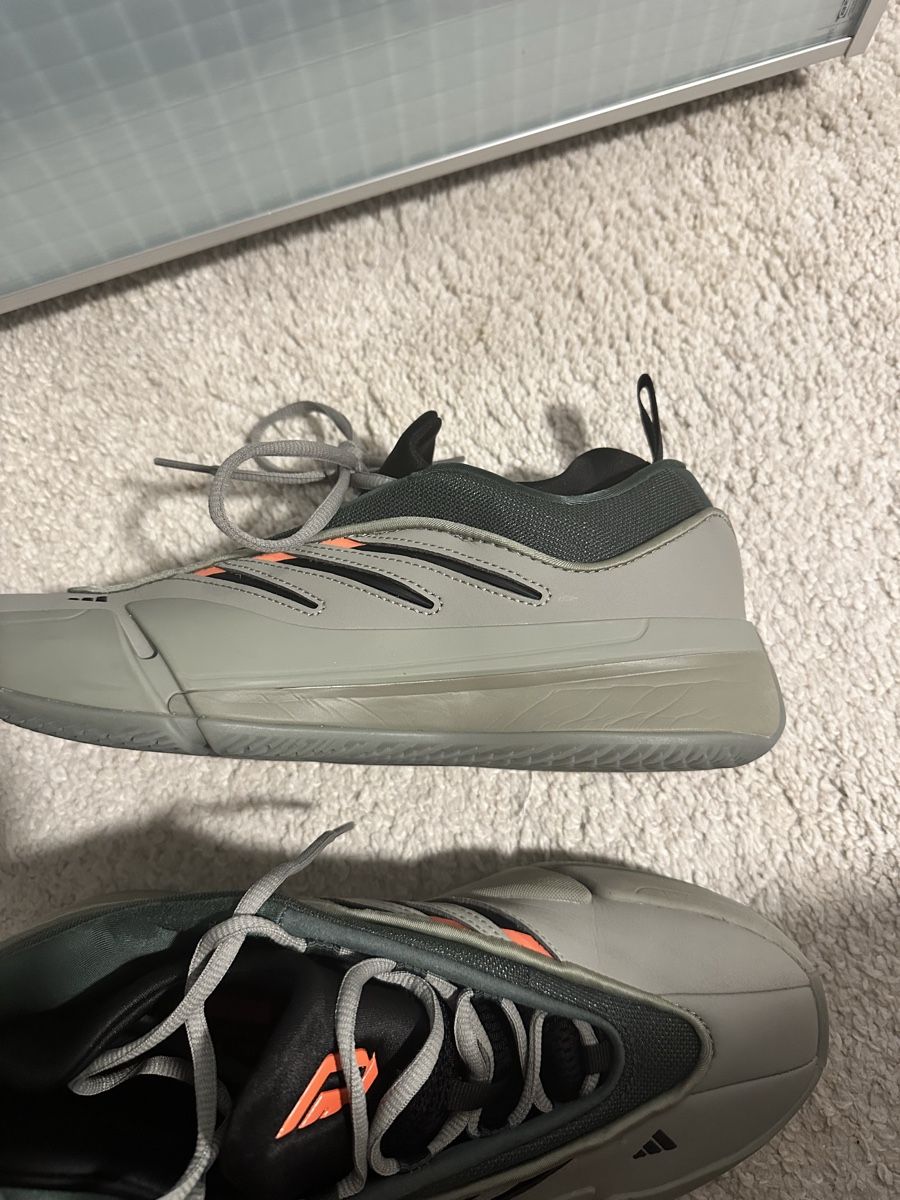 Adidas Scarpe da uomo: Adidas DAME 9 LOW SHOES  size 41 – Nuovo (secondo la descrizione) da Küssnacht am Rigi venduto da 37Artem 1