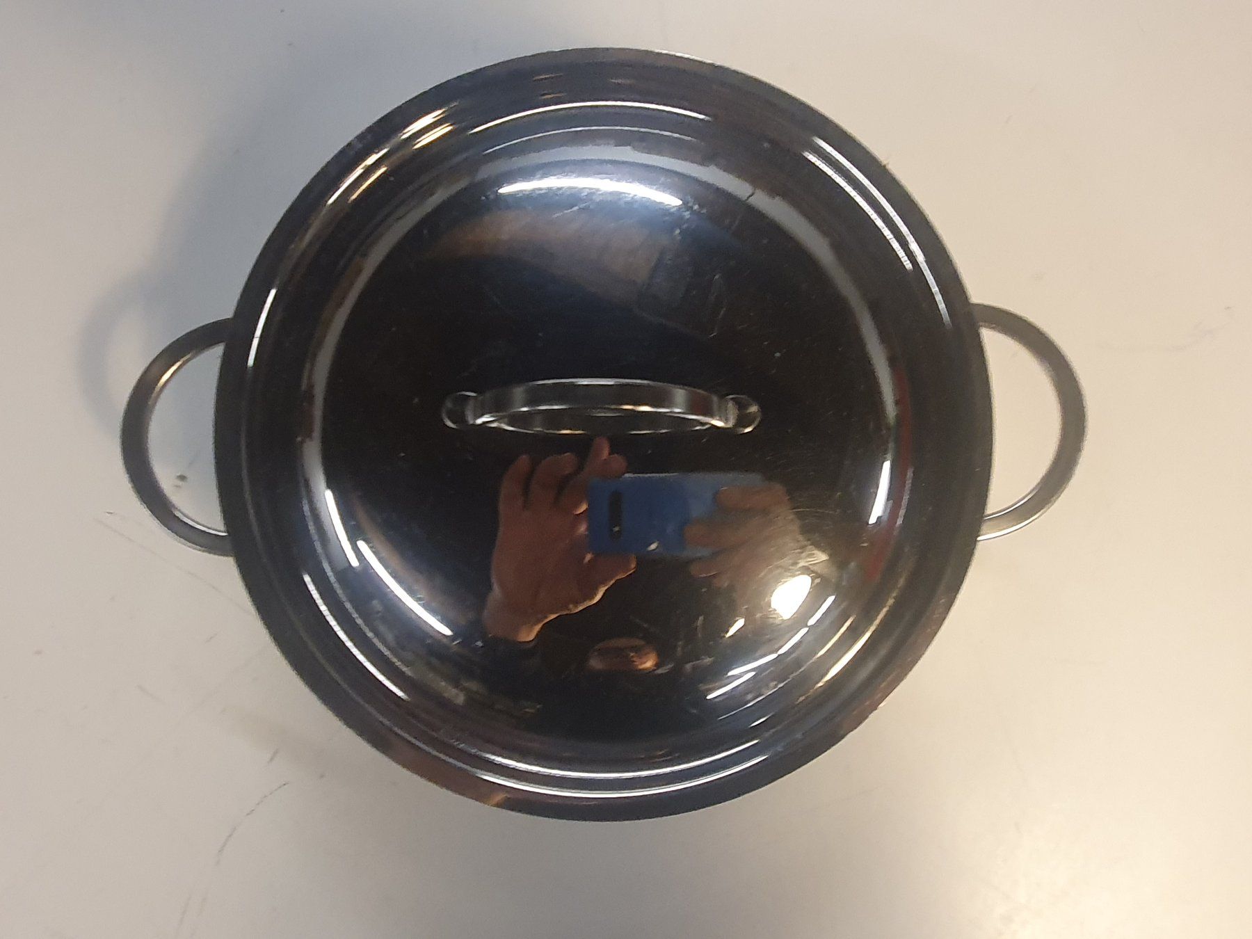 Padelle: Kochpfanne 2-Griffig 21 cm mit Chromstahldeckel – Usato da Zürich venduto da loosebone 2