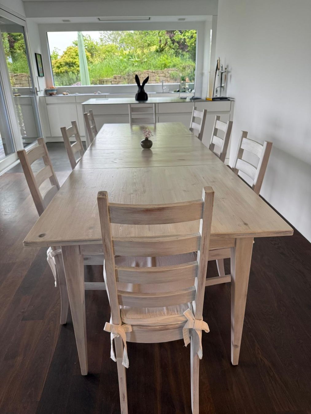 Set de table et chaises: Holztisch mit 8 Stühlen – D'occasion à Steinhuserberg par han_pl5t 1