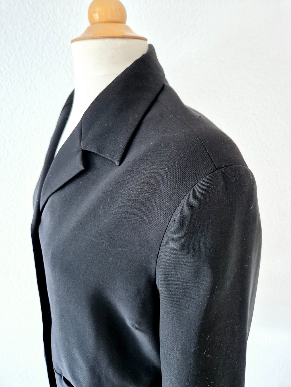 Giacche: JACKE 40 L BLAZER BIAGGINI , TOP MIT PULLOVER HOSE JEANS – Usato da Elsau venduto da the-colorful-side 4