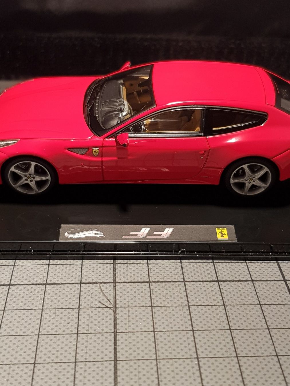 Ferrari Modellini d'auto: Ferrari FF – Nuovo e nell'imballaggio originale da Chézard-St-Martin venduto da AlPat-Collections 2