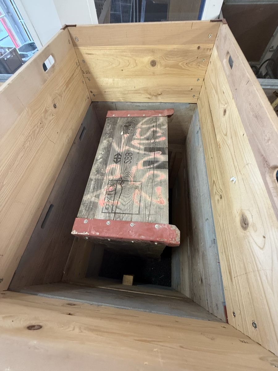 Transportkisten: Original SBB-Palettenrahmen Hochbett – Gebraucht aus Fulenbach von Annie.s_Mid_Century 2
