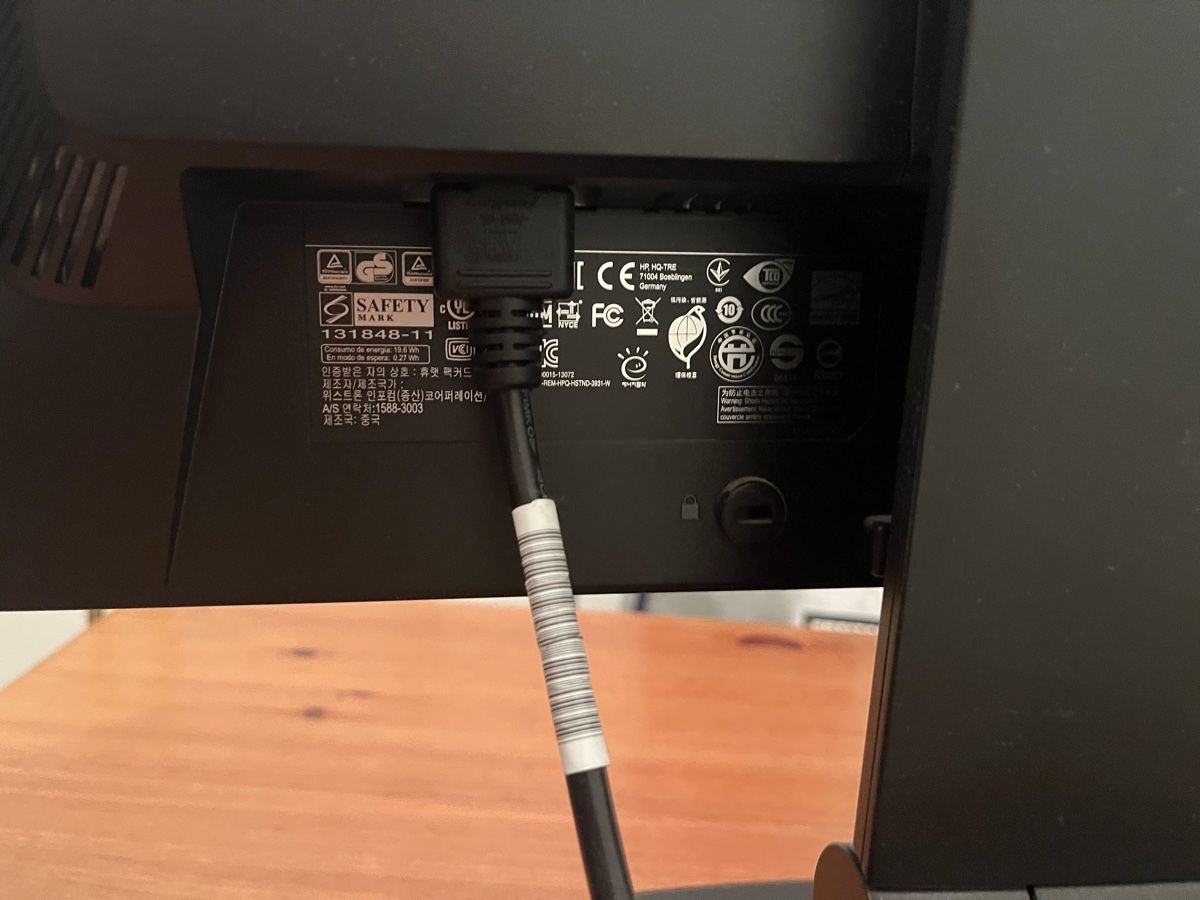 Hewlett Packard Monitor: hp Bildschirm (Elite Display E241i) – Usato da Zürich venduto da jul_x7xs 3