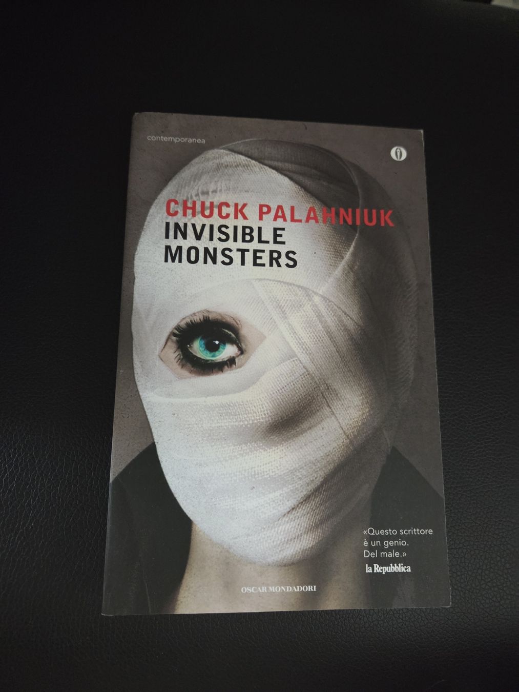Libri: Libro "Invisible Monsters" di Chuck Palahniuk – Usato da Nyon venduto da direwolf97