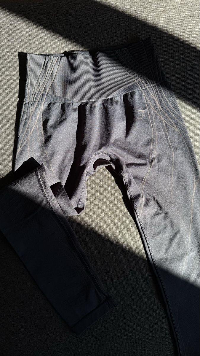 Gymshark Lotti di vestiti: Gymshark Flex Set (3) – Usato da Zürich venduto da sel_9kd 5