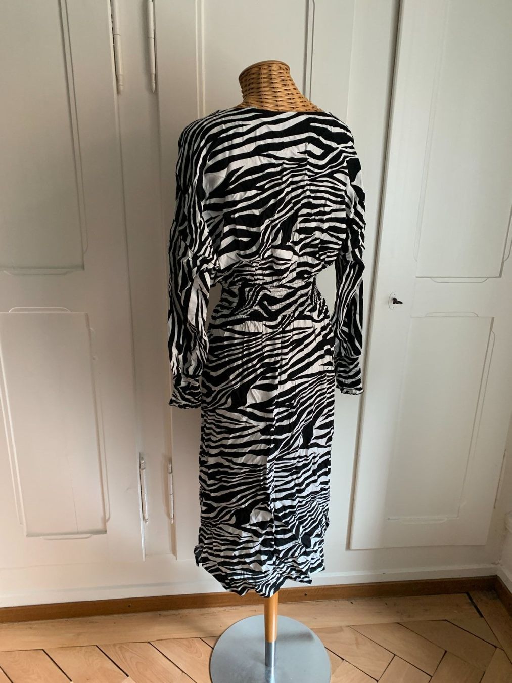 Tchibo Robes: Kleid mit Zebra-Muster - 36 – D'occasion à Zürich par Diazaio 2