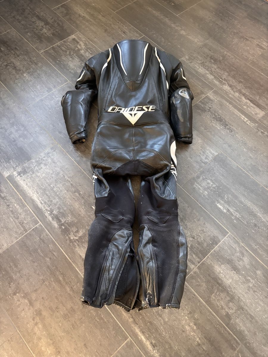Dainese Completi: Dainesse Motorrad Lederkombi – Usato da Appenzell venduto da schenkdotcom 1