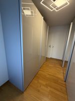 Schwebetüreschrank mit hochwertigem Glas