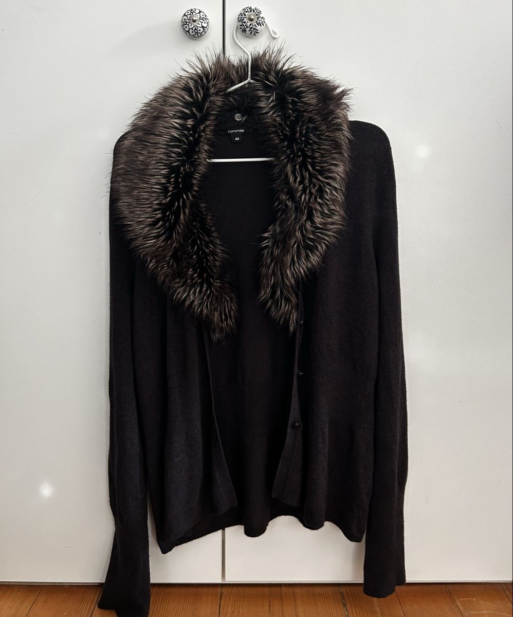 Giacche: Strickjacke mit Pelzkragen, Grösse 44 – Usato da Uster venduto da alin13e