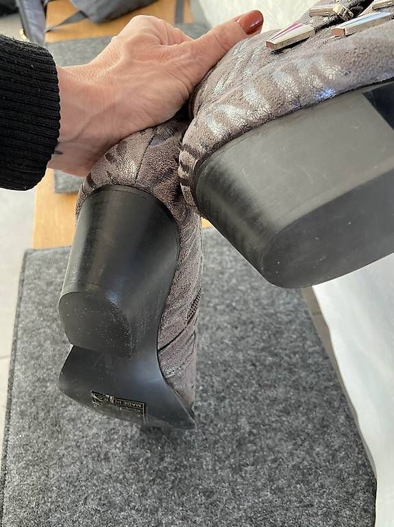 Scarpe da donna: Bottines grises zèbrées T 39 Neuves – Usato da Confignon venduto da MVAR 4