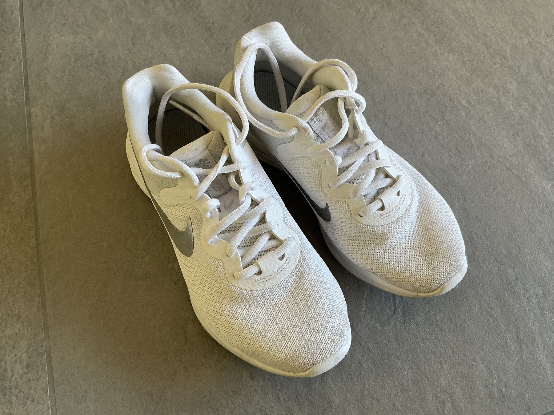 Nike Scarpe da donna: Nike Turnschuh weiss, Gr. 38 – Usato da Schinznach Dorf venduto da Balz1968