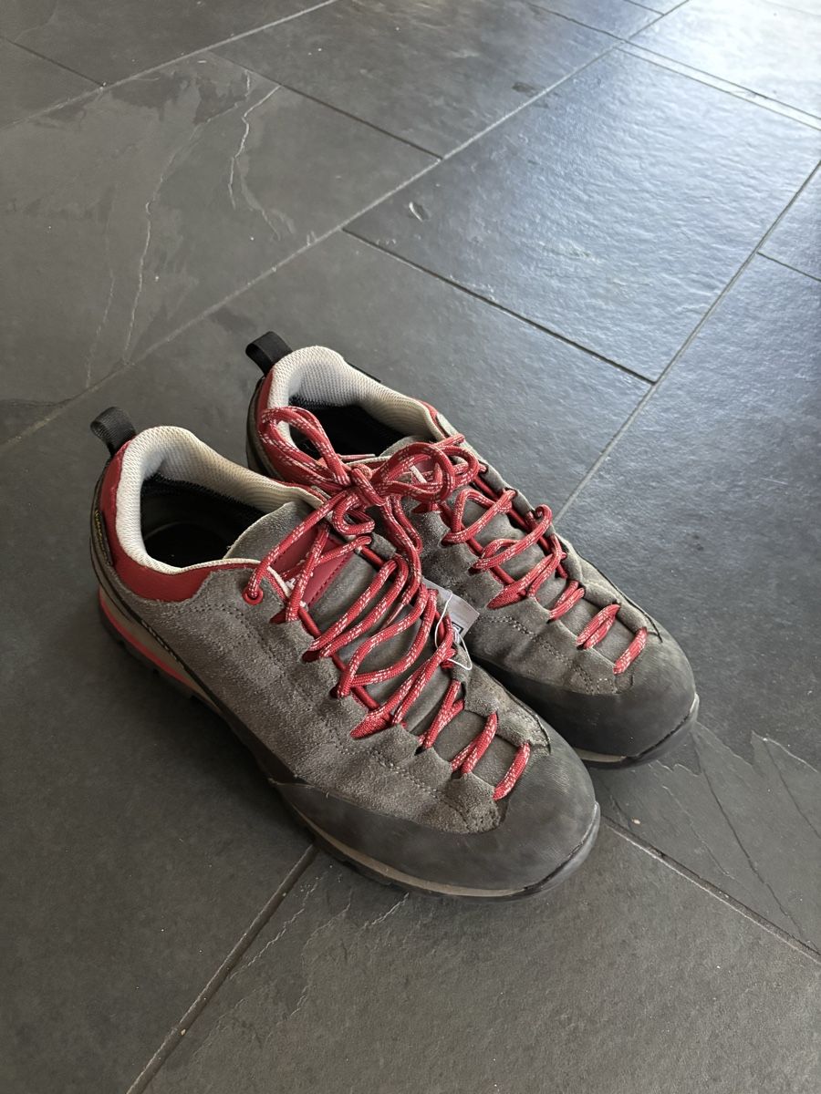 Sherpa Scarpe da uomo: Wanderschuhe Sherpa Gr. 42 – Nuovo (secondo la descrizione) da Balsthal venduto da AGUARDA