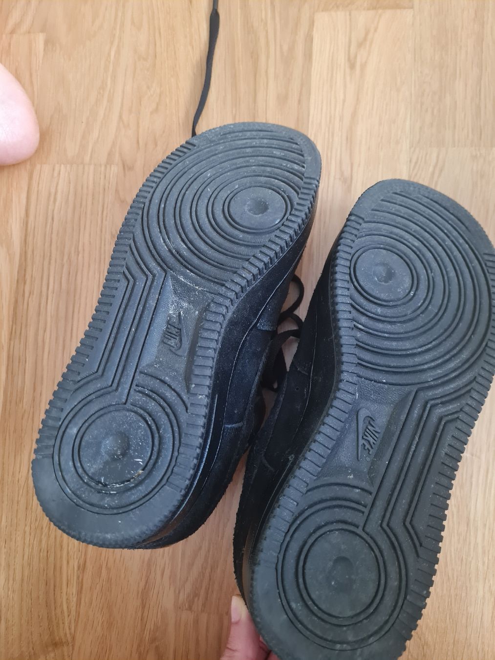 Nike Scarpe da donna: Baskets Nike Air Force 1 noires taille 39  – Usato da Pully venduto da louis044 4