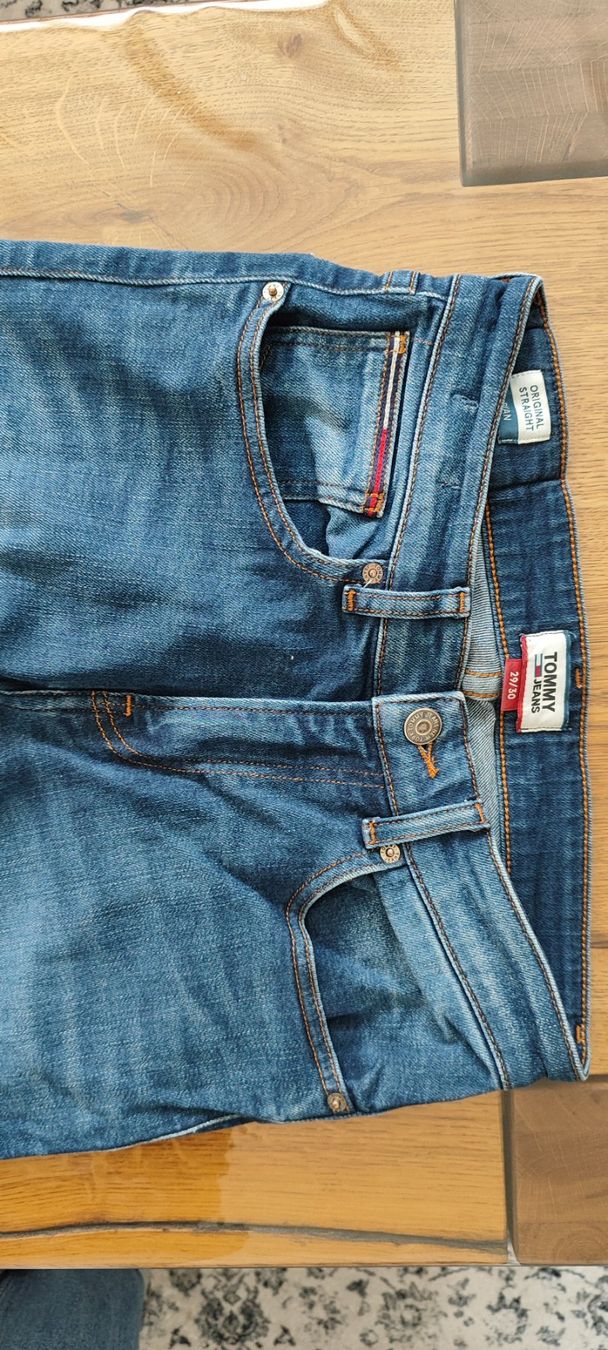Tommy Hilfiger Jeans: Tommy Hilfiger Jeans – Usato da Chur venduto da djovanna