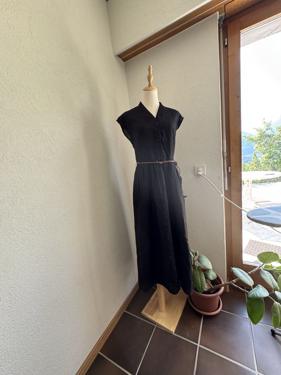 Vestiti: Schwarzes Maxikleid aus 100 % Leinen, neu – Nuovo e nell'imballaggio originale da Veyras venduto da ValClasse 2