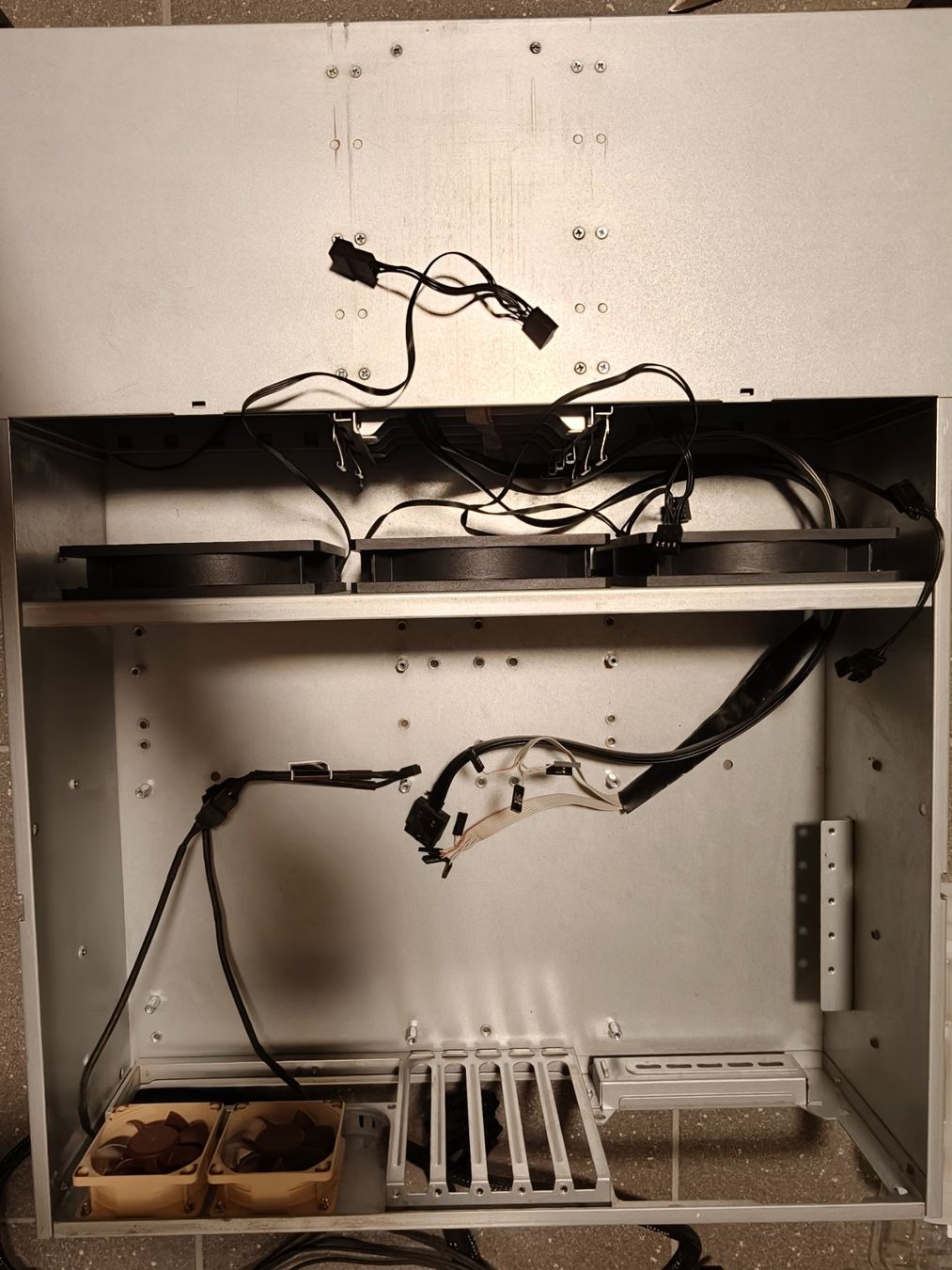Custodie: Inter-Tech 3U-30255 Gehäuse inkl. Einbauschienen 650mm – Usato da Erstfeld venduto da URIT 9