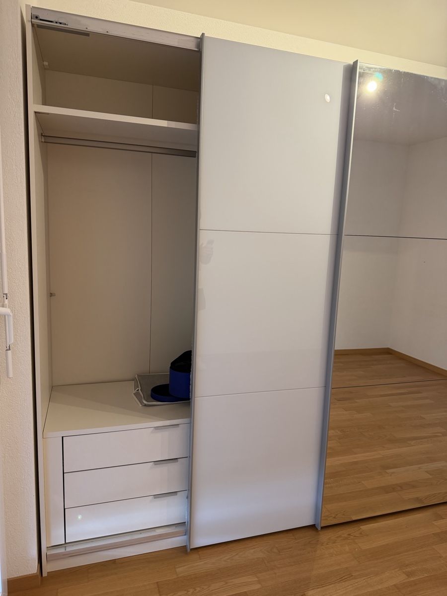 Armadi: Schwebetürenschrank mit Spiegel – Usato da La Tour-de-Peilz venduto da HOTMI00