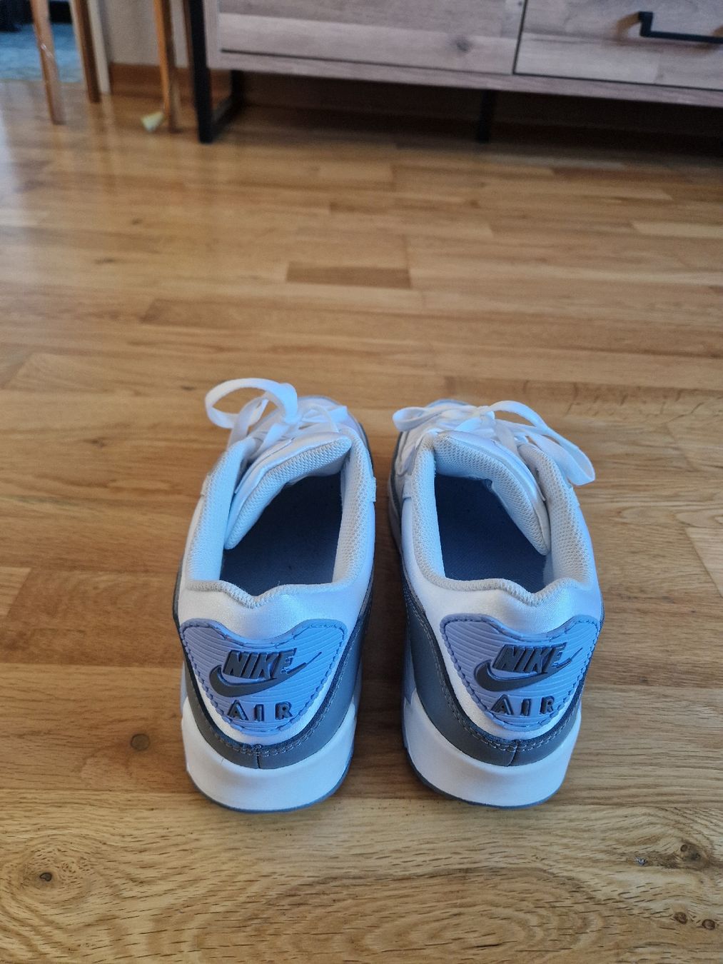 Nike Scarpe da donna: Nike AIR MAX 90 White/Grey – Usato da Therwil venduto da che_8yn7 7