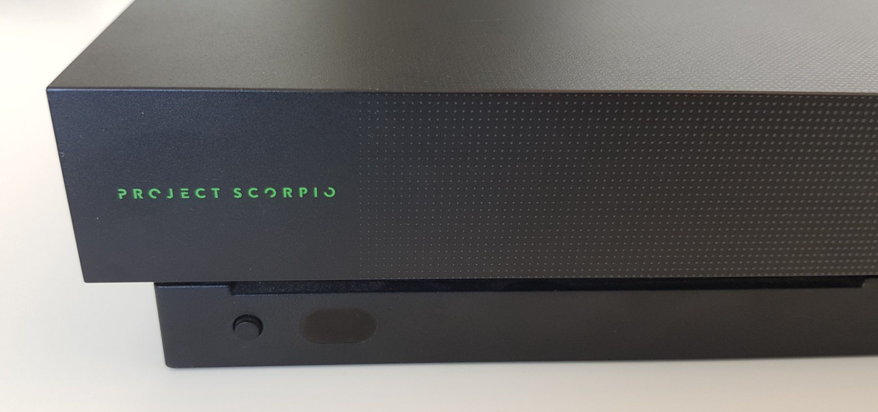 Microsoft Console: Microsoft Xbox One X Project Scorpio Edition – Usato da Oberglatt ZH venduto da jawormmx 5