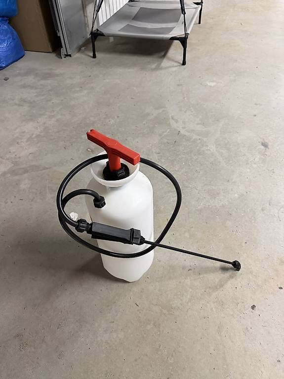 Tutti gli attrezzi: pulvérisateur à pression 5 litres – Usato da Aubonne venduto da kevin0590