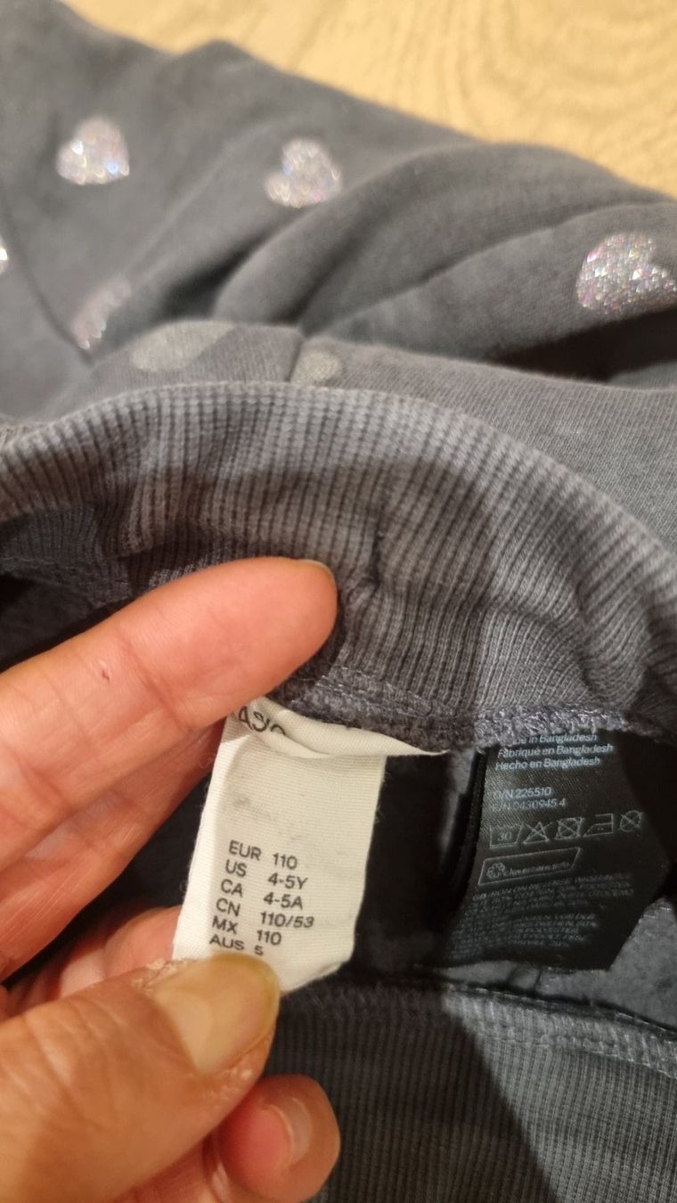 H&M Lotti & Set di vestiti: H&M Trainingsanzug, 110/116 – Usato da Buttikon SZ venduto da Limo180 1