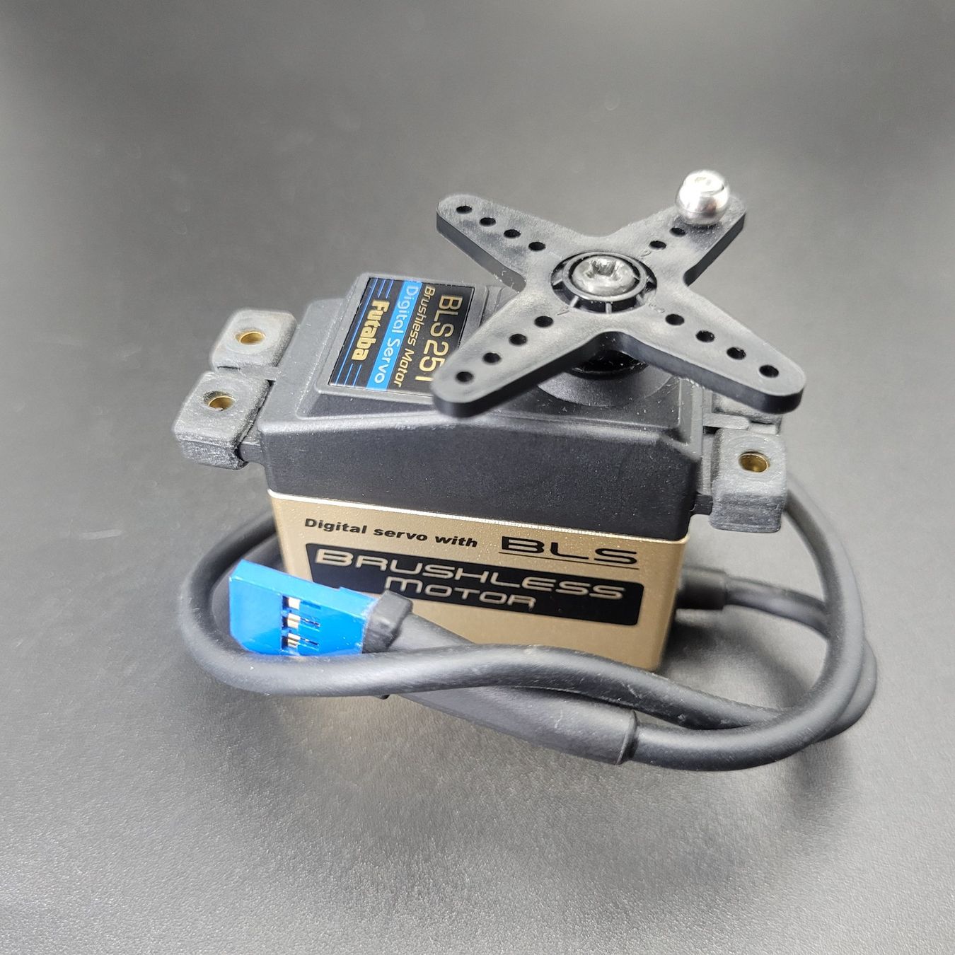 Futaba Commande à distance: Servo brushless Futaba BLS251 – D'occasion à Malleray par pixeleleven 1